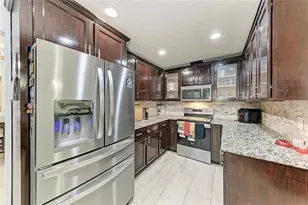 1520 Sunnyhills Dr, Brandon, FL 33510 - Photo 10