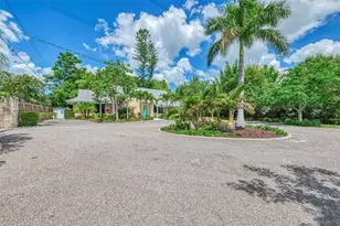 2137 Worrington St, Sarasota, FL 34231 - Photo 10