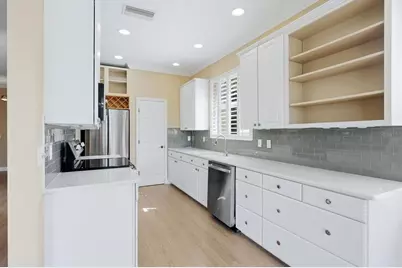 8050 Victoria Falls Circle, Sarasota, FL 34243 - Photo 12