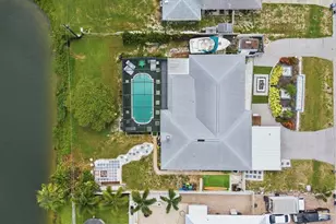 3615 Egerton Cir, Sarasota, FL 34233 - Photo 2