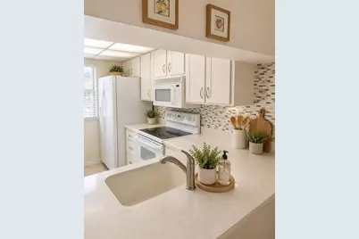 402 Cerromar Circle N #105, Venice, FL 34293 - Photo 4