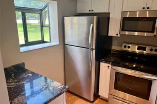 5769 Gardens Dr, Sarasota, FL 34243 - Photo 8