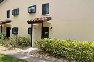 5769 Gardens Dr, Sarasota, FL 34243 - Photo 2