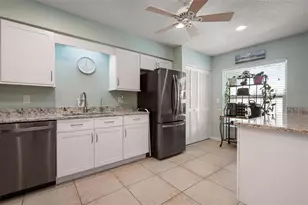 1554 Tallywood Dr, Sarasota, FL 34237 - Photo 4