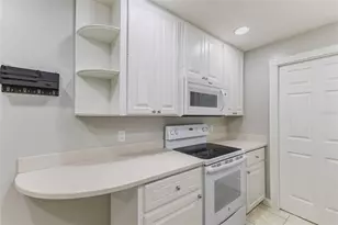 1648 Napoli Dr W, Sarasota, FL 34232 - Photo 10