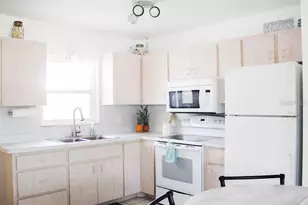 2911 Bentley St, Sarasota, FL 34239 - Photo 8