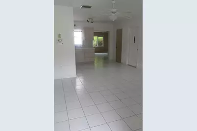 2911 Bentley Street, Sarasota, FL 34239 - Photo 6