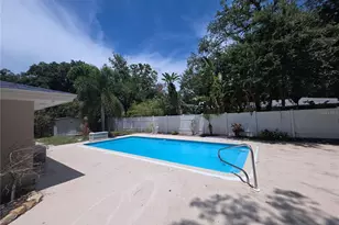 63 Oakwood Dr, Dunedin, FL 34698 - Photo 2