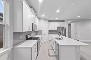 8712 Bay Mdw Dr, Sarasota, FL 34238 - Photo 4