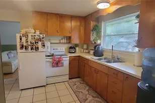 1223 57th Ave E, Bradenton, FL 34203 - Photo 4