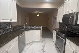 1066 Whitegate Ct, Sarasota, FL 34232 - Photo 10