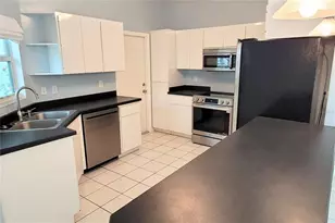 2354 Tami Sola St, Sarasota, FL 34237 - Photo 4