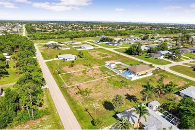 614 Jacaranda Parkway E, Cape Coral, FL 33909 - Photo 8