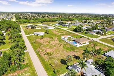 614 Jacaranda Parkway E, Cape Coral, FL 33909 - Photo 16