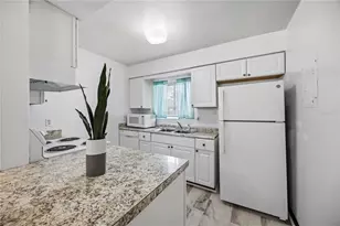 2752 Hidden Lake Blvd, Sarasota, FL 34237 - Photo 10