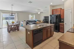 135 Cascade Bend Dr, Ruskin, FL 33570 - Photo 2