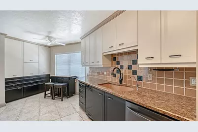 660 Golden Gate Point #51 & 52, Sarasota, FL 34236 - Photo 20