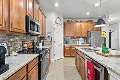 8478 Nandina Drive, Sarasota, FL 34240 - Photo 4