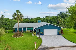 1401 Georgetowne Dr, Sarasota, FL 34232 - Photo 4