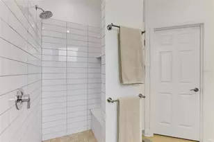 8467 Nandina Dr, Sarasota, FL 34240 - Photo 18