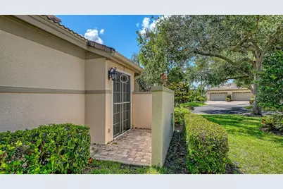 3331 Hadfield Greene #49, Sarasota, FL 34235 - Photo 10