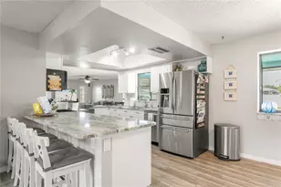 914 Plum Tree Ln, Sarasota, FL 34243 - Photo 10