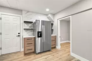 2770 Wood St, Sarasota, FL 34237 - Photo 10