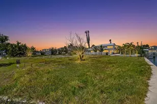 180 Mockingbird Ln, Englewood, FL 34223 - Photo 8