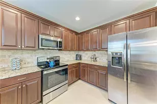 12662 Shimmering Oak Cir, Venice, FL 34293 - Photo 14