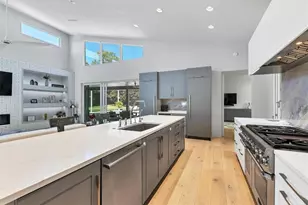 1556 Eastbrook Dr, Sarasota, FL 34231 - Photo 20
