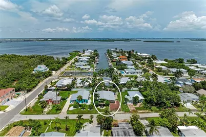 2711 Avenue C, Holmes Beach, FL 34217 - Photo 48