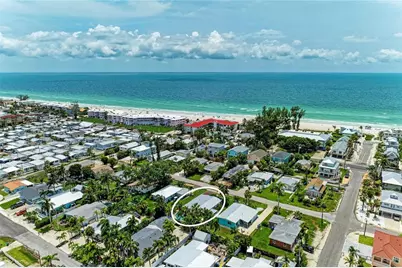 2711 Avenue C, Holmes Beach, FL 34217 - Photo 2
