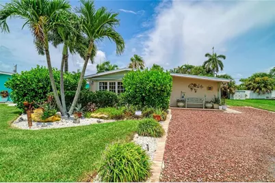 2711 Avenue C, Holmes Beach, FL 34217 - Photo 38
