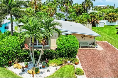 2711 Avenue C, Holmes Beach, FL 34217 - Photo 1