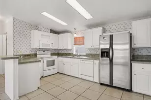 4928 Elizabeth Ave, Sarasota, FL 34233 - Photo 6