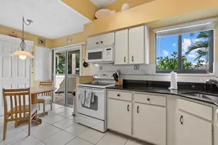 3001 Seawind Cir, Venice, FL 34293 - Photo 10