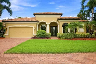 8059 36th St Cir E, Sarasota, FL 34243 - Photo 2