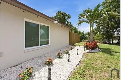 4404 Meadow Creek Circle, Sarasota, FL 34233 - Photo 32