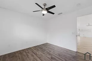 4404 Meadow Creek Cir, Sarasota, FL 34233 - Photo 22