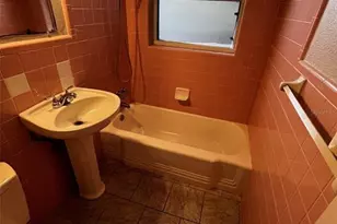 3509 Norwood Ct, Sarasota, FL 34234 - Photo 6