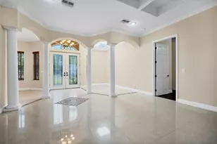 2780 Bethel Ct S, Saint Petersburg, FL 33712 - Photo 4