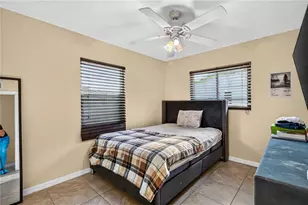 2316 Powell Cir, Sarasota, FL 34234 - Photo 20