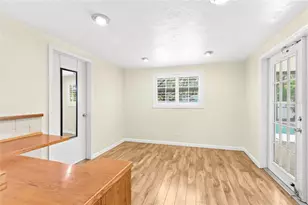 2324 Temple St, Sarasota, FL 34239 - Photo 14