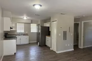 927 33rd Ave W, Bradenton, FL 34205 - Photo 2