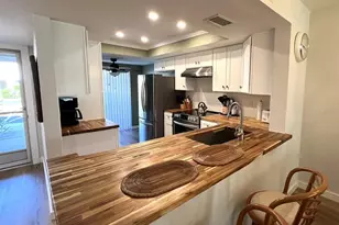 5205 Wedgewood Ln, Sarasota, FL 34235 - Photo 2