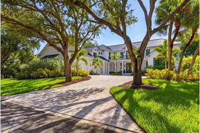 656 Tropical Circle, Sarasota, FL 34242 - Photo 2