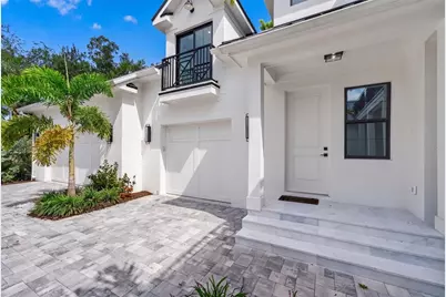 656 Tropical Circle, Sarasota, FL 34242 - Photo 8