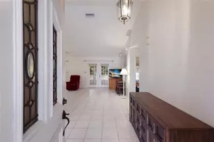 4413 74th Ave E, Sarasota, FL 34243 - Photo 4