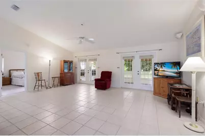 4413 74th Avenue E, Sarasota, FL 34243 - Photo 6