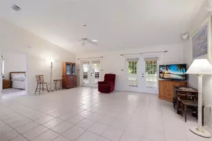 4413 74th Ave E, Sarasota, FL 34243 - Photo 6